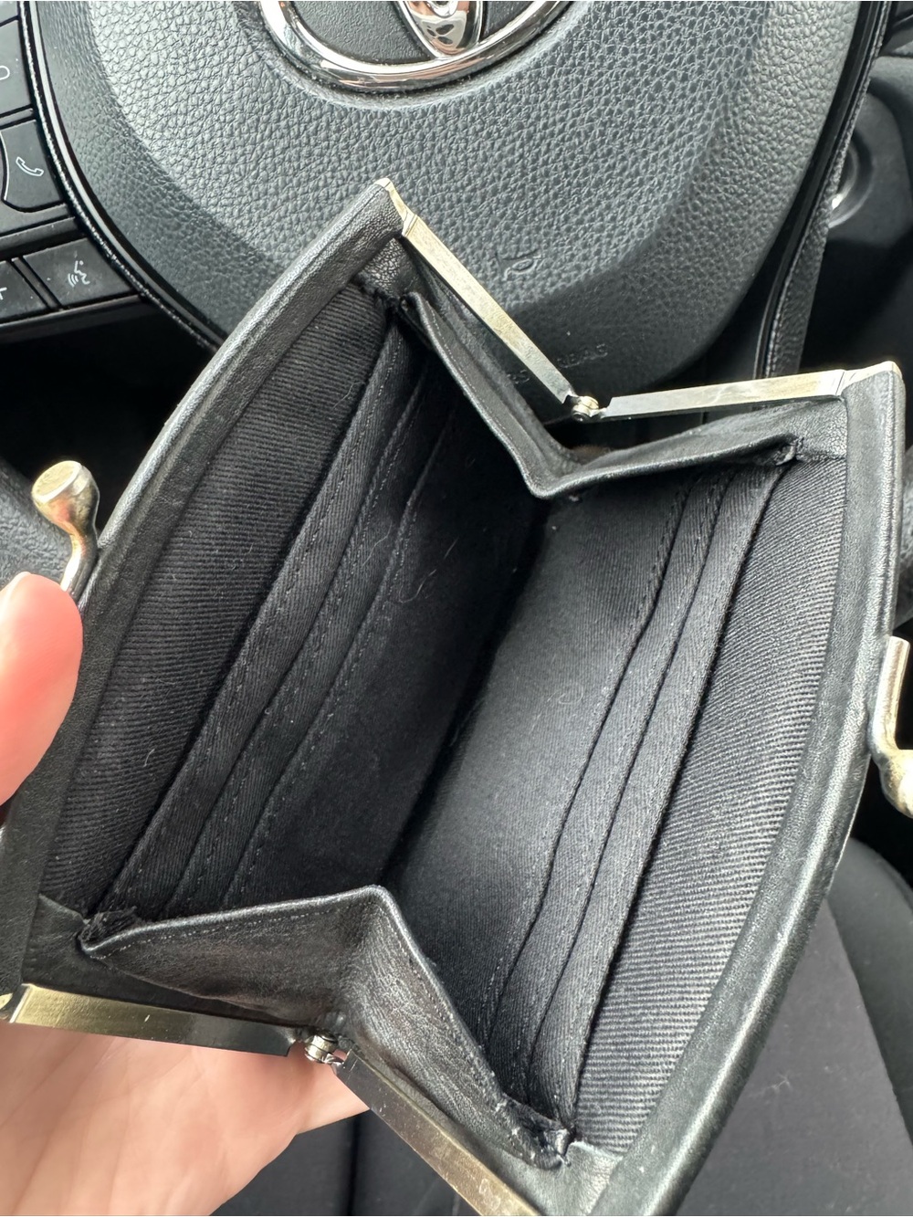 Fossil Black Leather Kiss-Lock Coin Wallet with Brass Accents - Picture 2 of 2